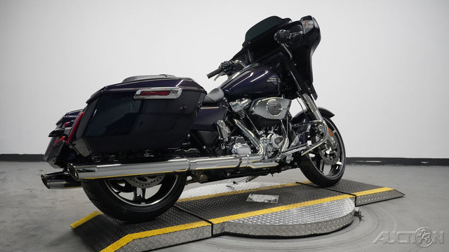 Street Glide®