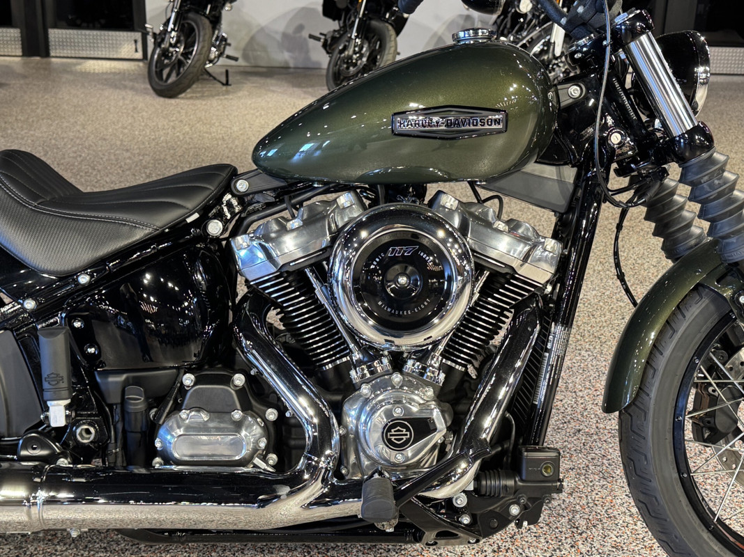 Street Bob®