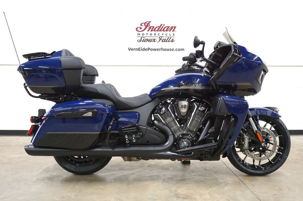 Pursuit Dark Horse 112