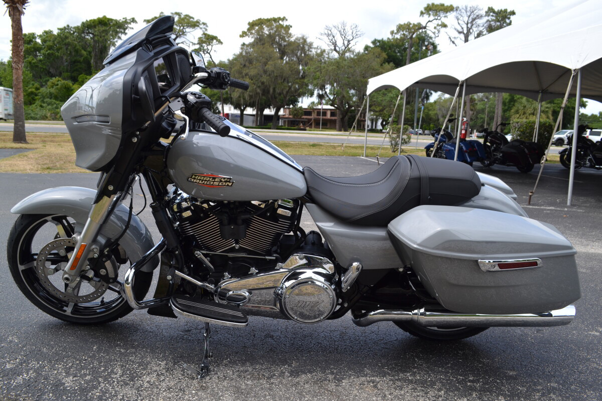 Street Glide®