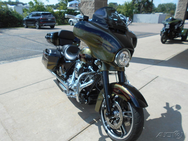 Street Glide®