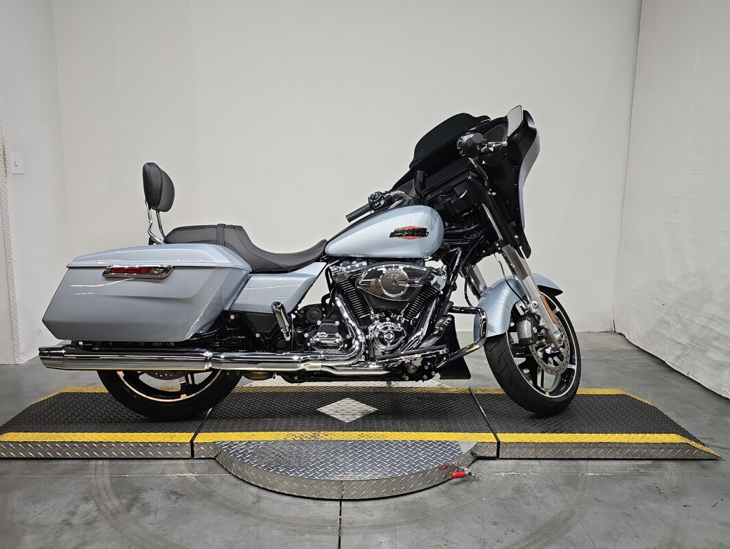 Street Glide®
