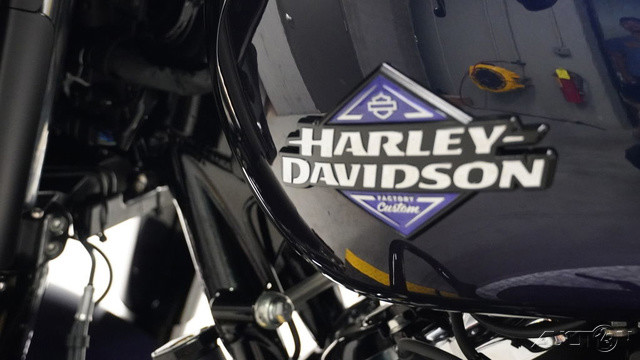 Street Glide®