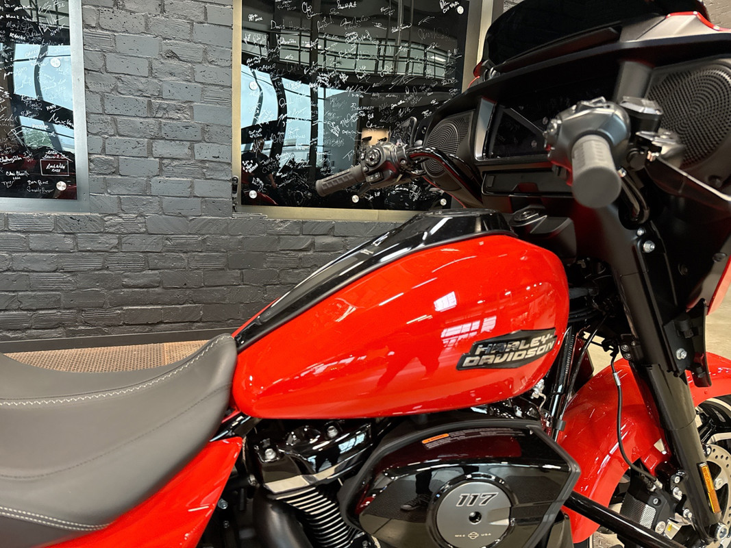 Street Glide®