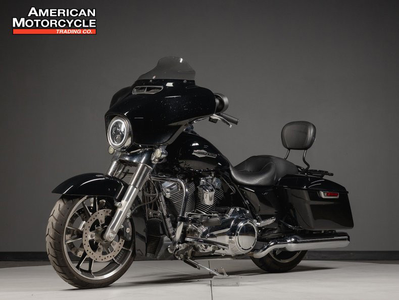 Street Glide®