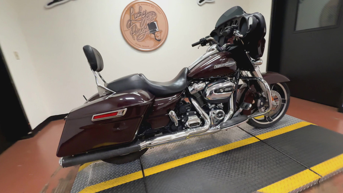 Street Glide®