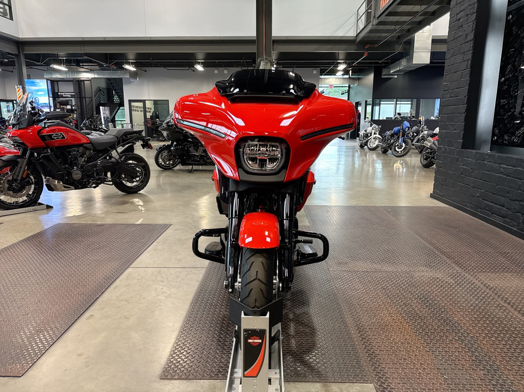 Street Glide®