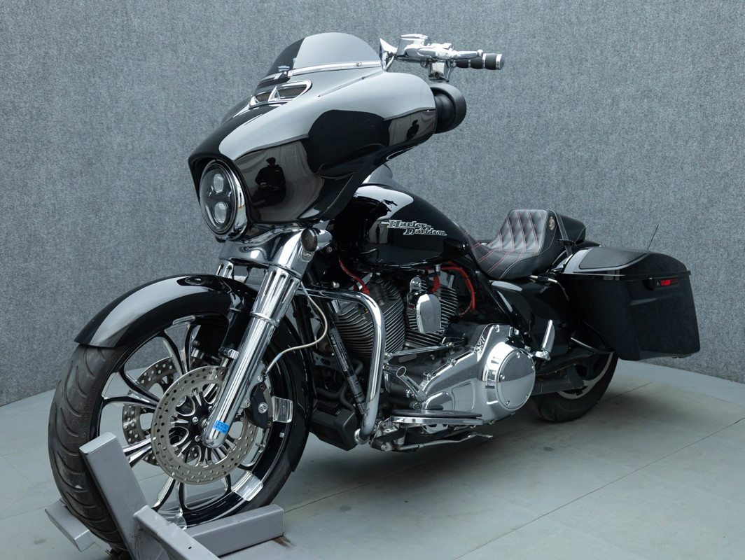 Street Glide®
