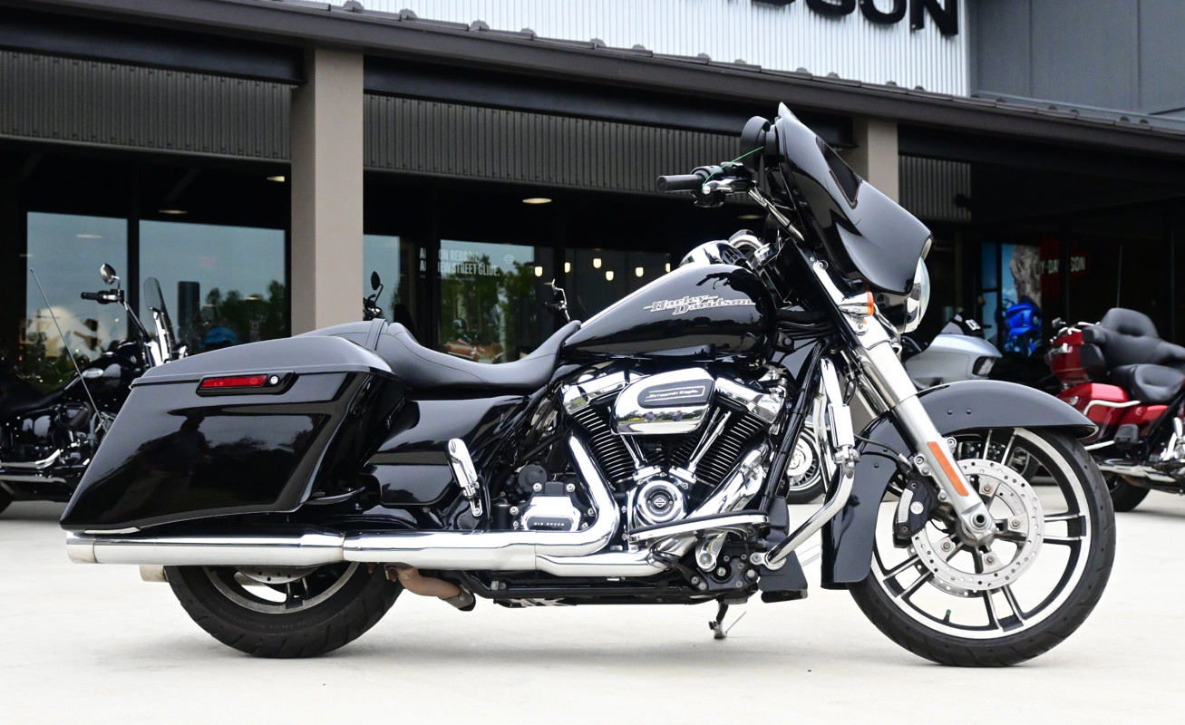 Street Glide®