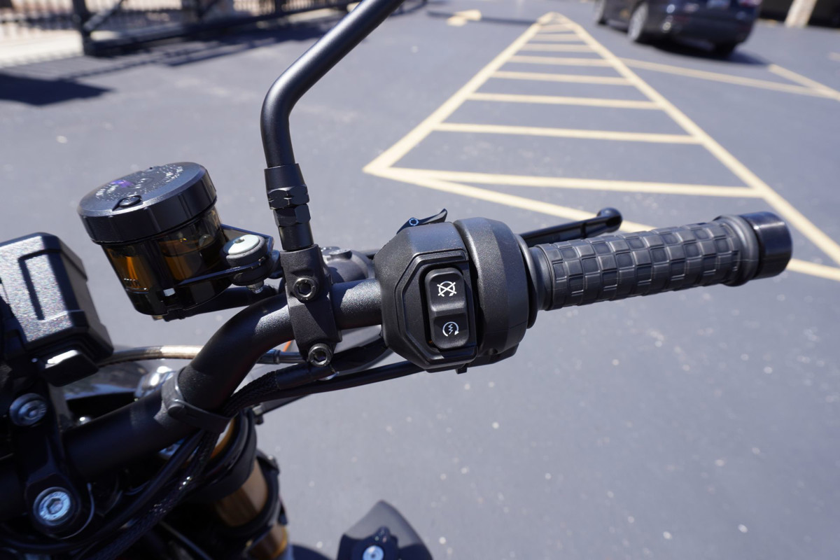 FTR R Carbon