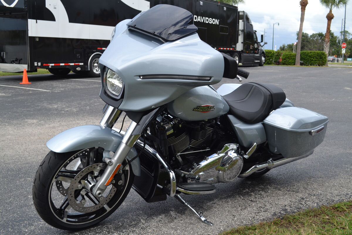 Street Glide®