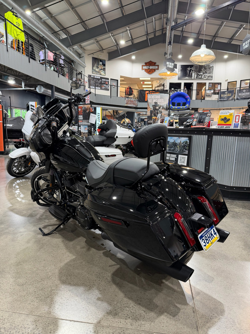 Street Glide®