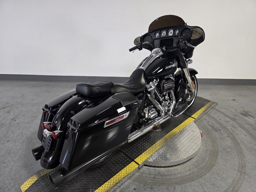 Street Glide®