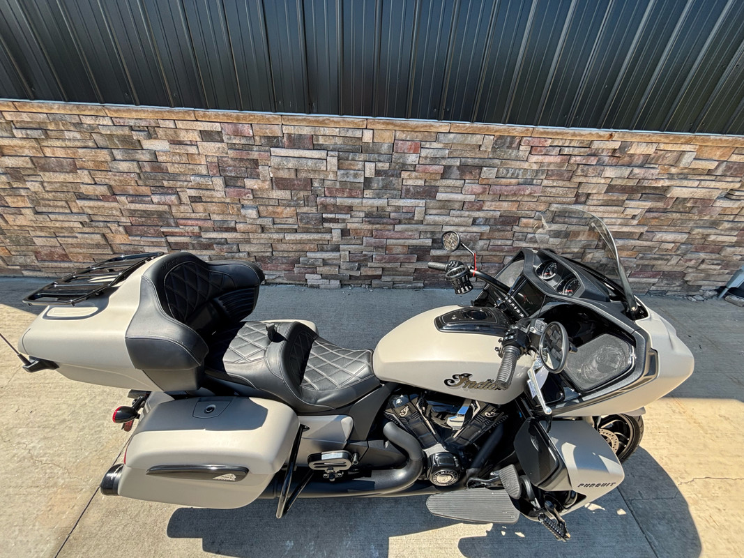 Pursuit Dark Horse Premium Package
