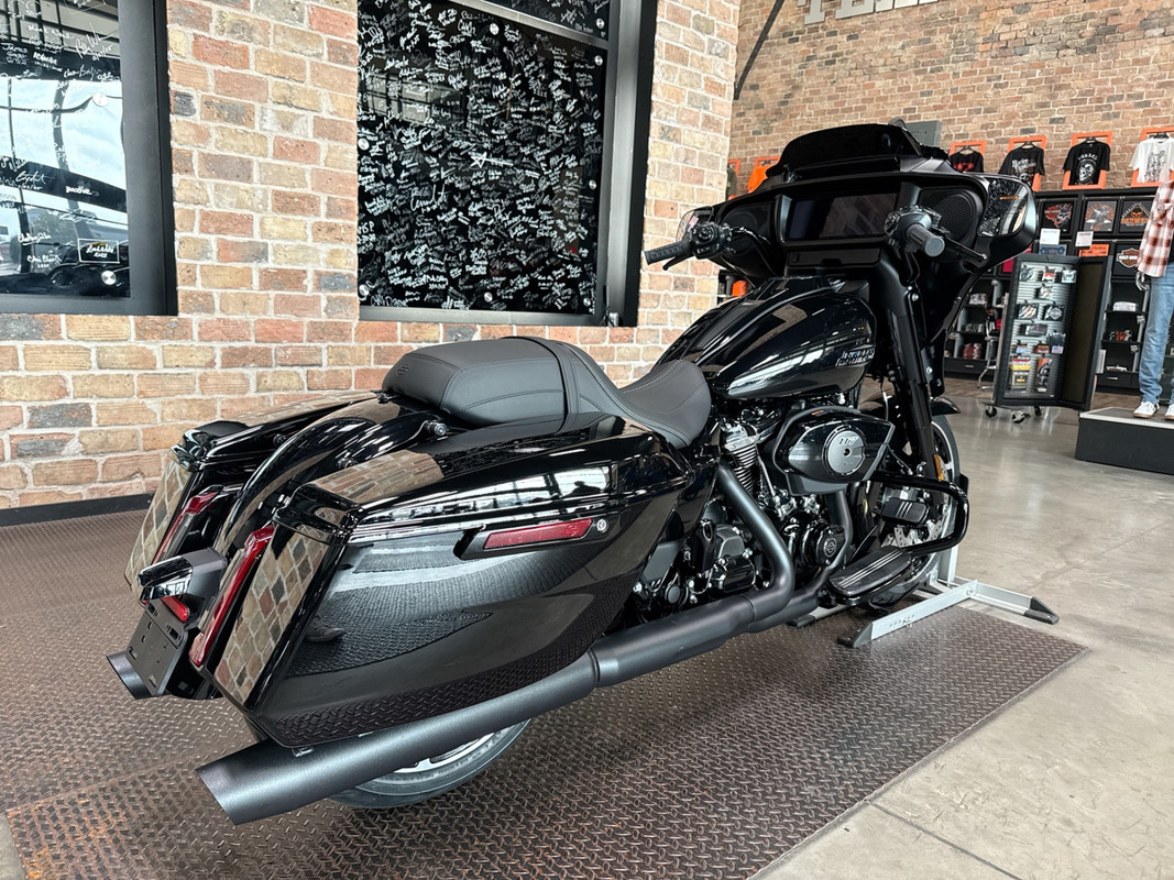 Street Glide®