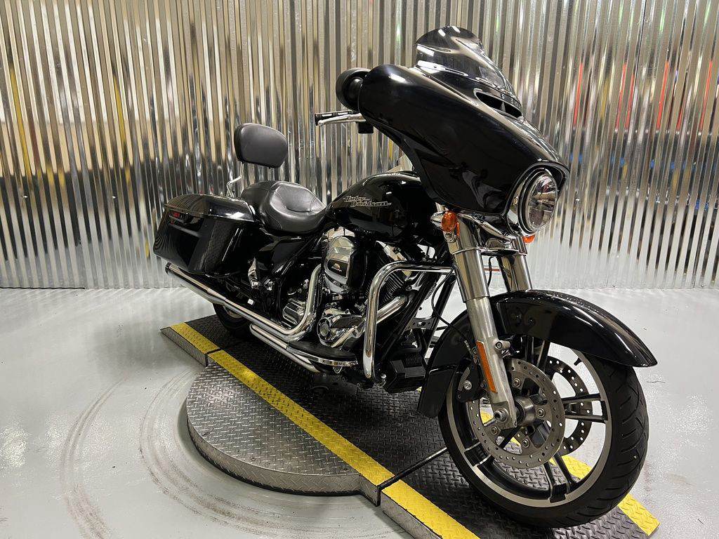 Street Glide®