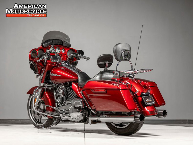 Street Glide®