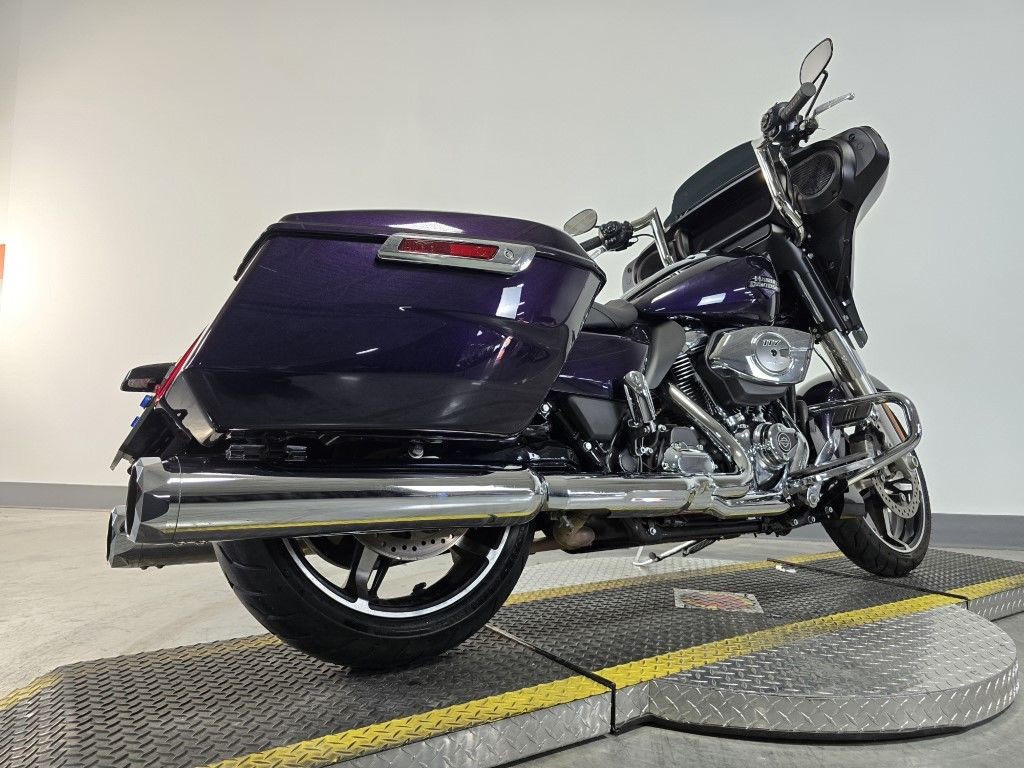 Street Glide®