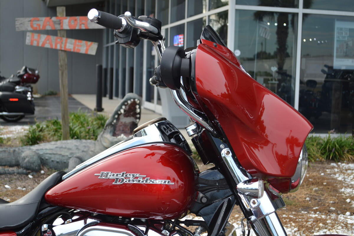 Street Glide®