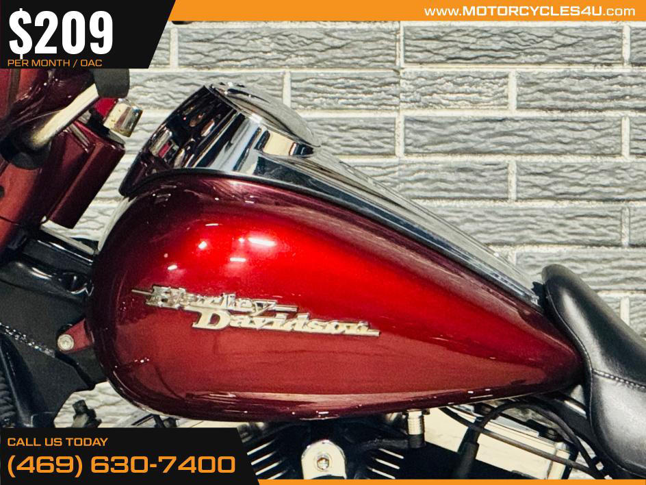Street Glide®