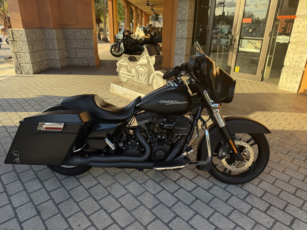 Street Glide®