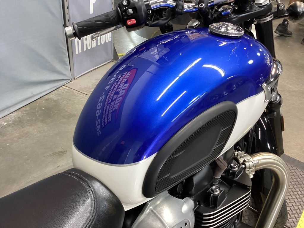 Bonneville T100