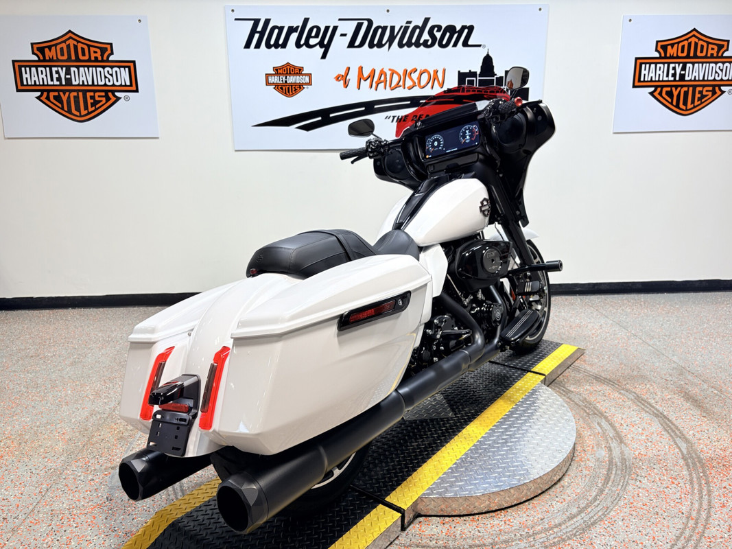 Street Glide®