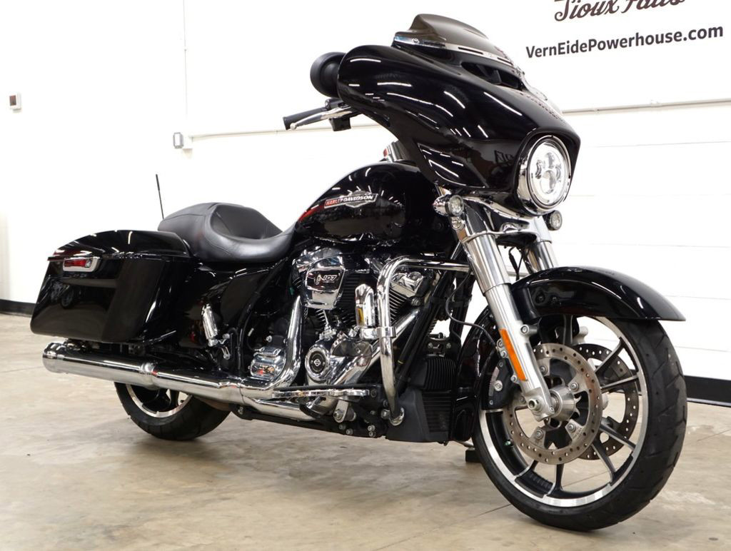 Street Glide®