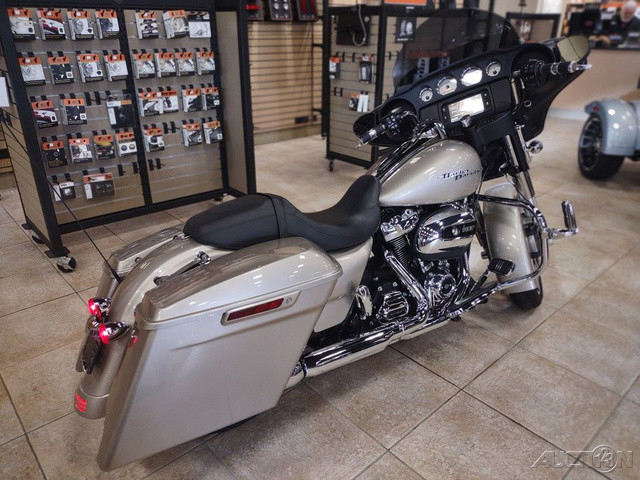 Street Glide®