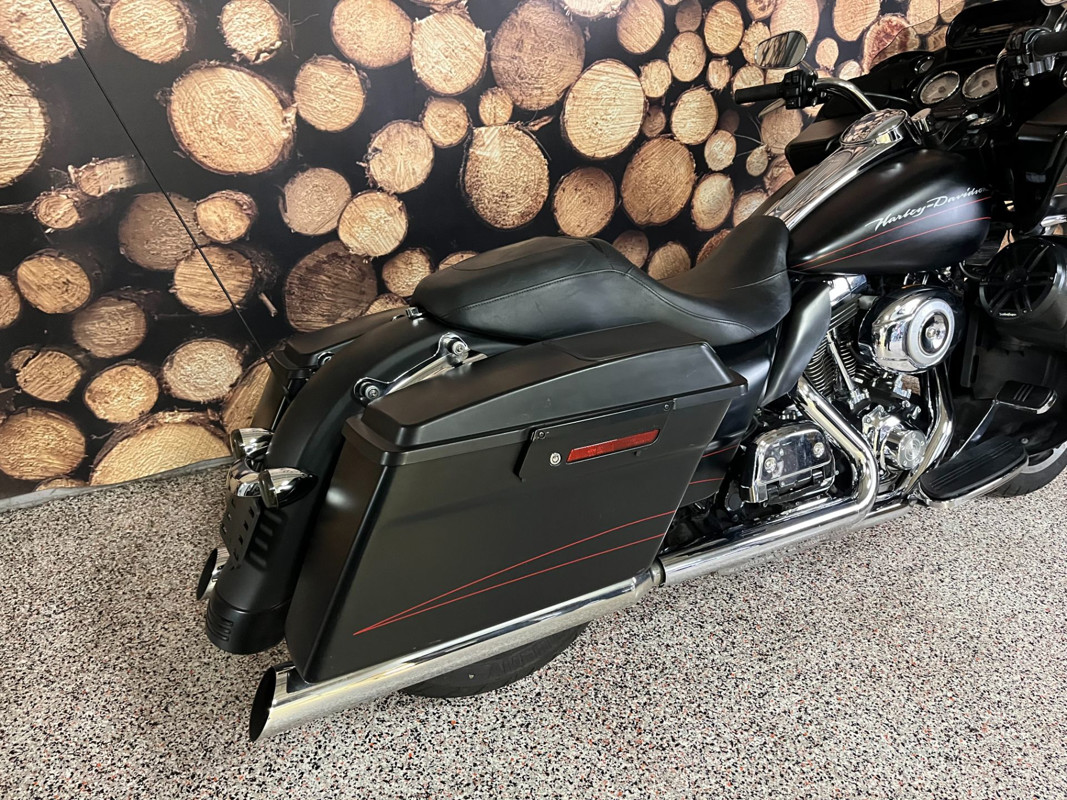 Road Glide® Custom