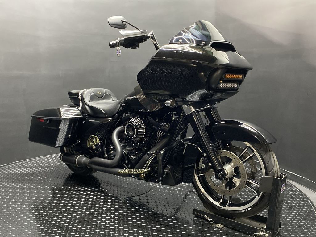 Road Glide®