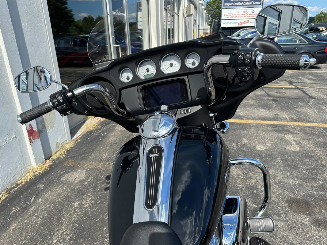 Street Glide®