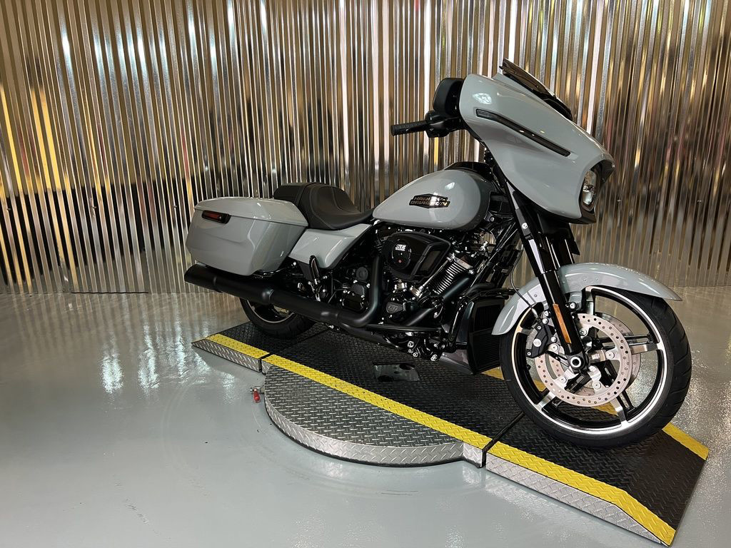 Street Glide®