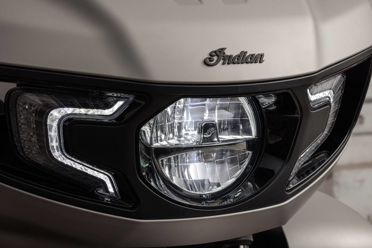 Pursuit Dark Horse Premium Package