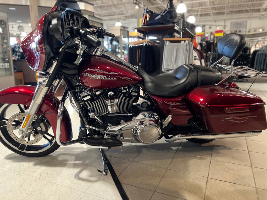 Street Glide®