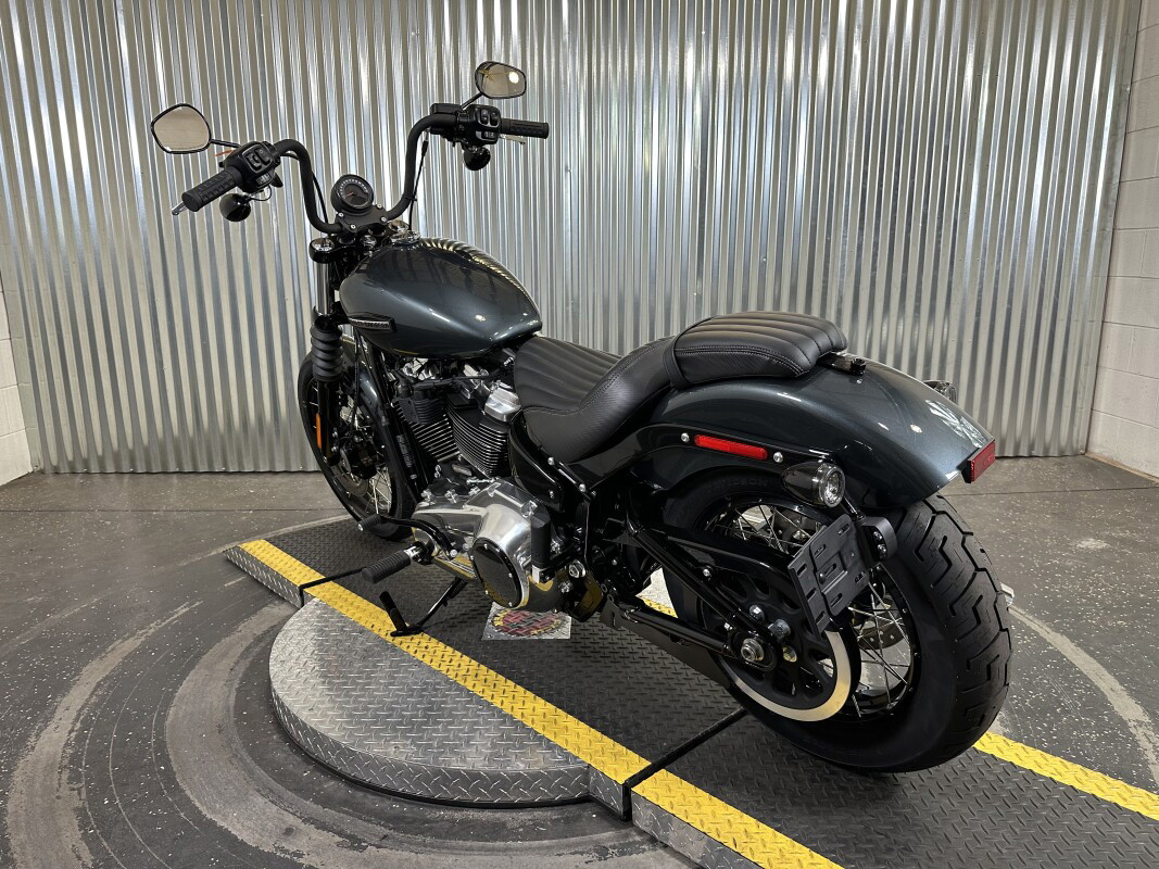 Street Bob®