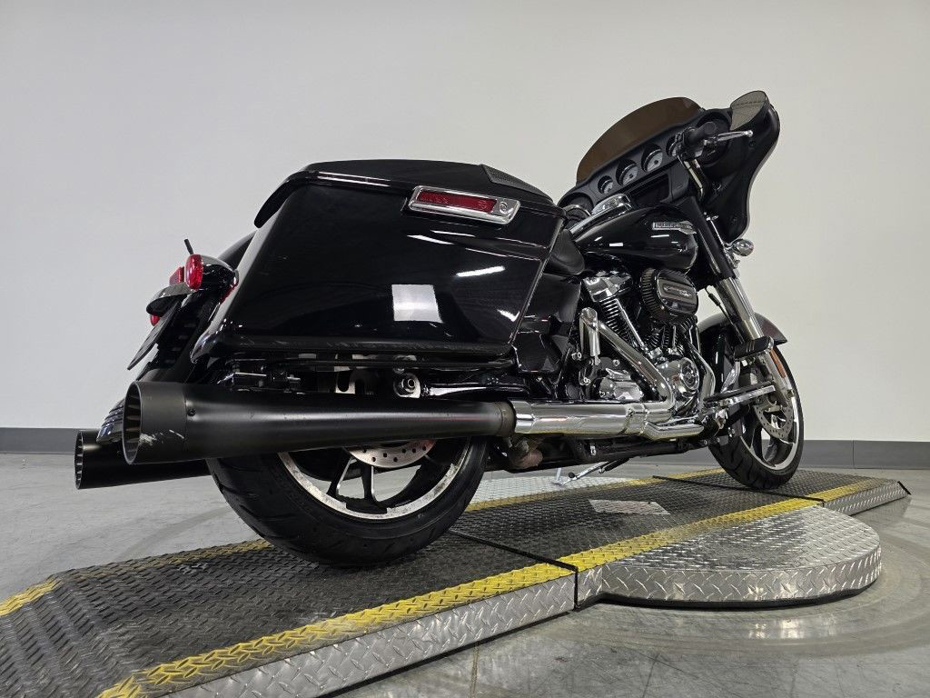 Street Glide®