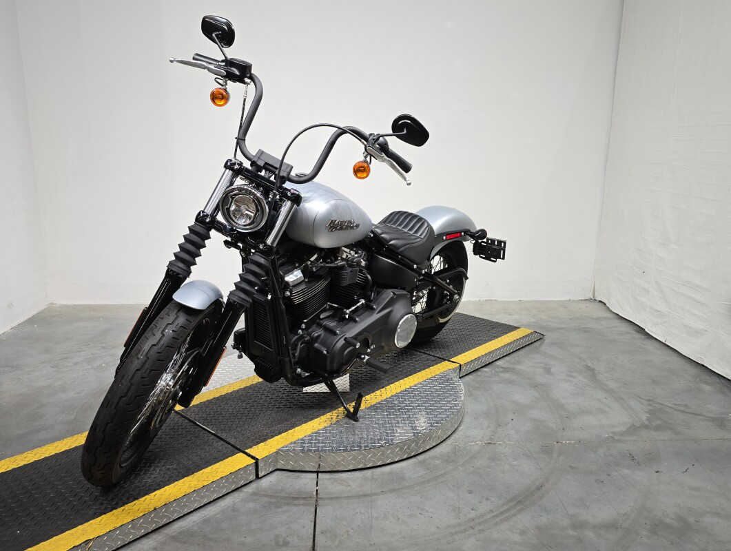 Street Bob®