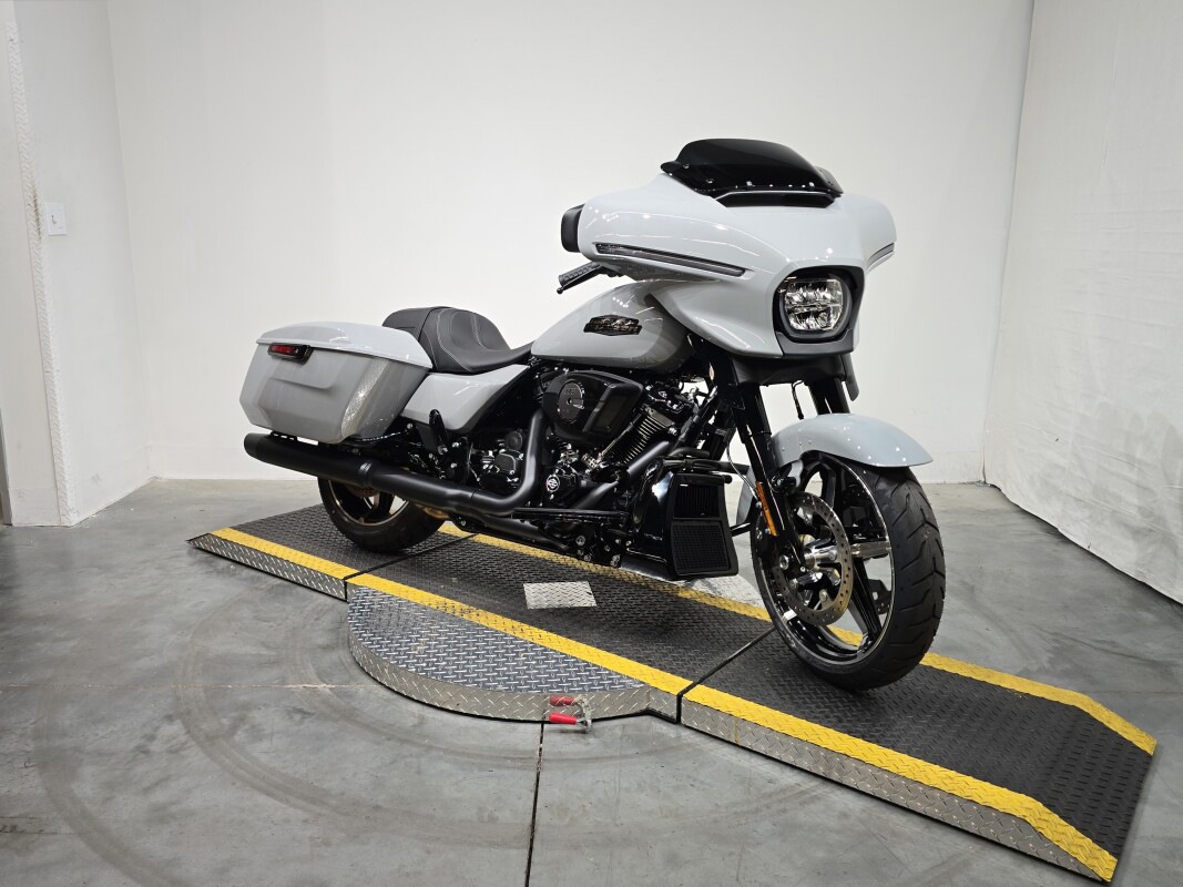Street Glide®