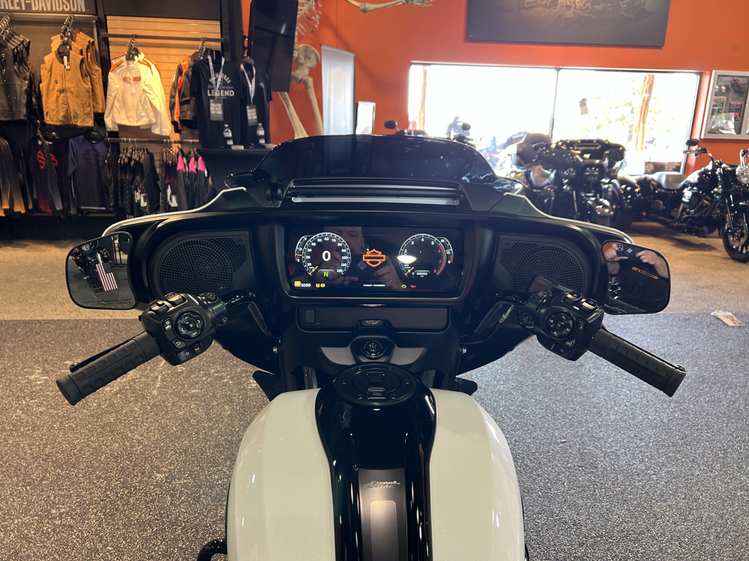 Street Glide®