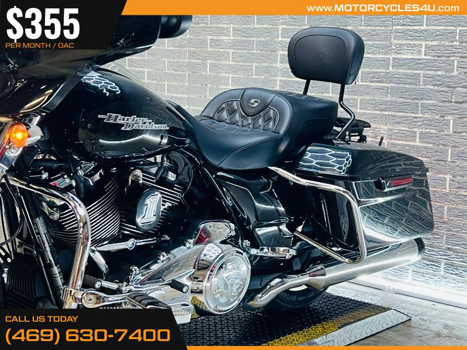 Street Glide®