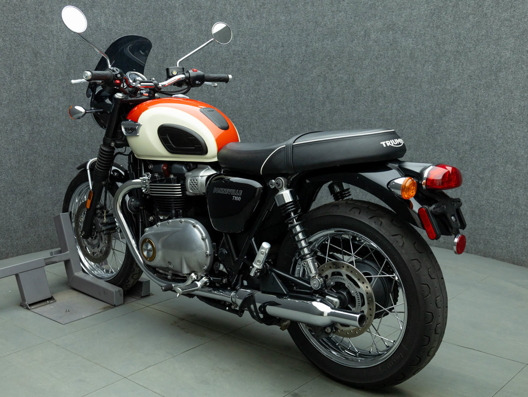 Bonneville T100