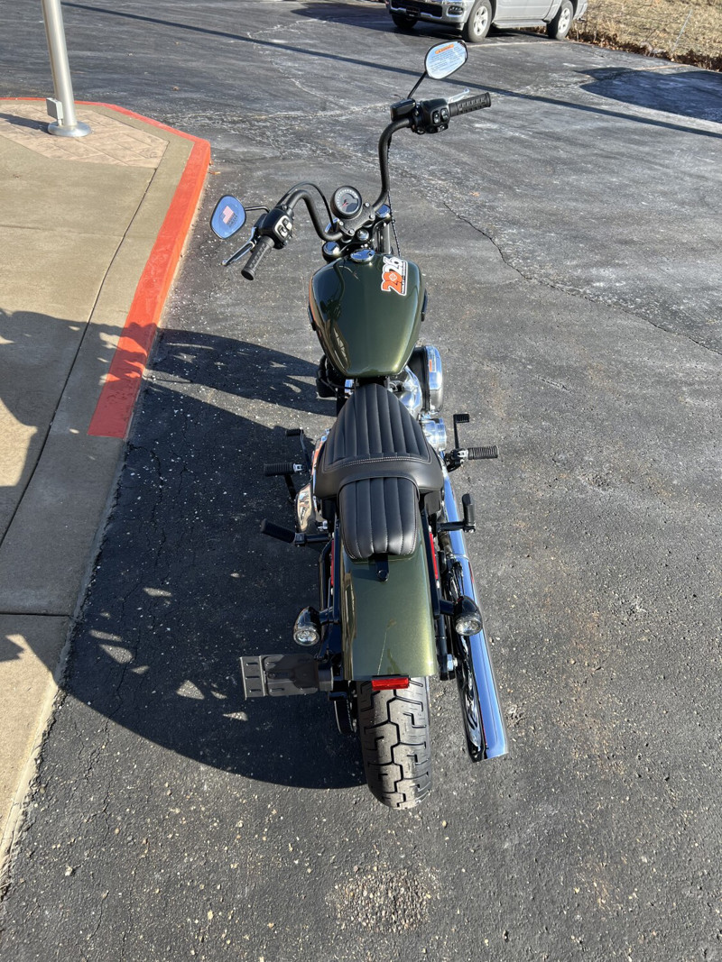Street Bob®