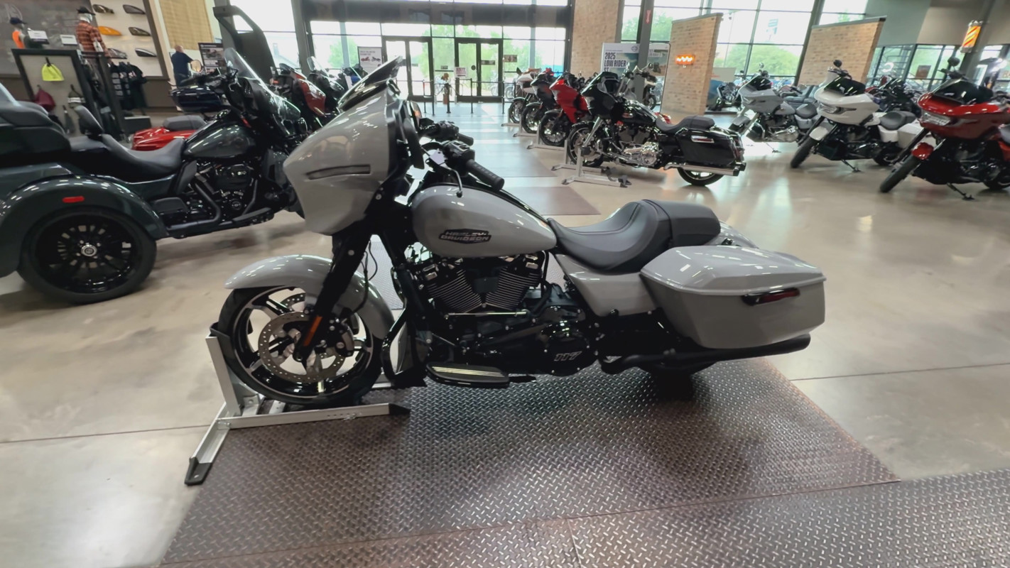 Street Glide®