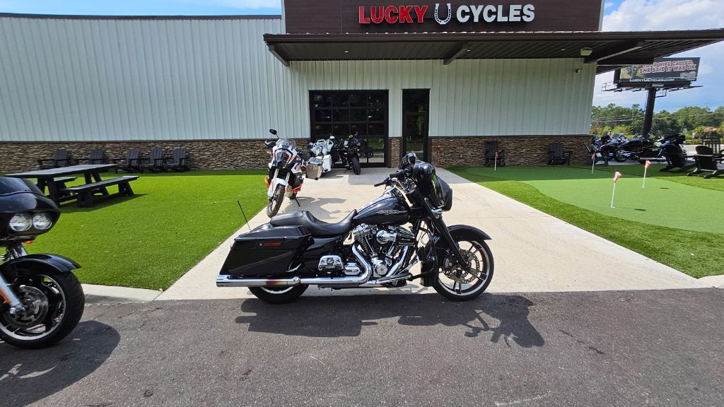 Street Glide®