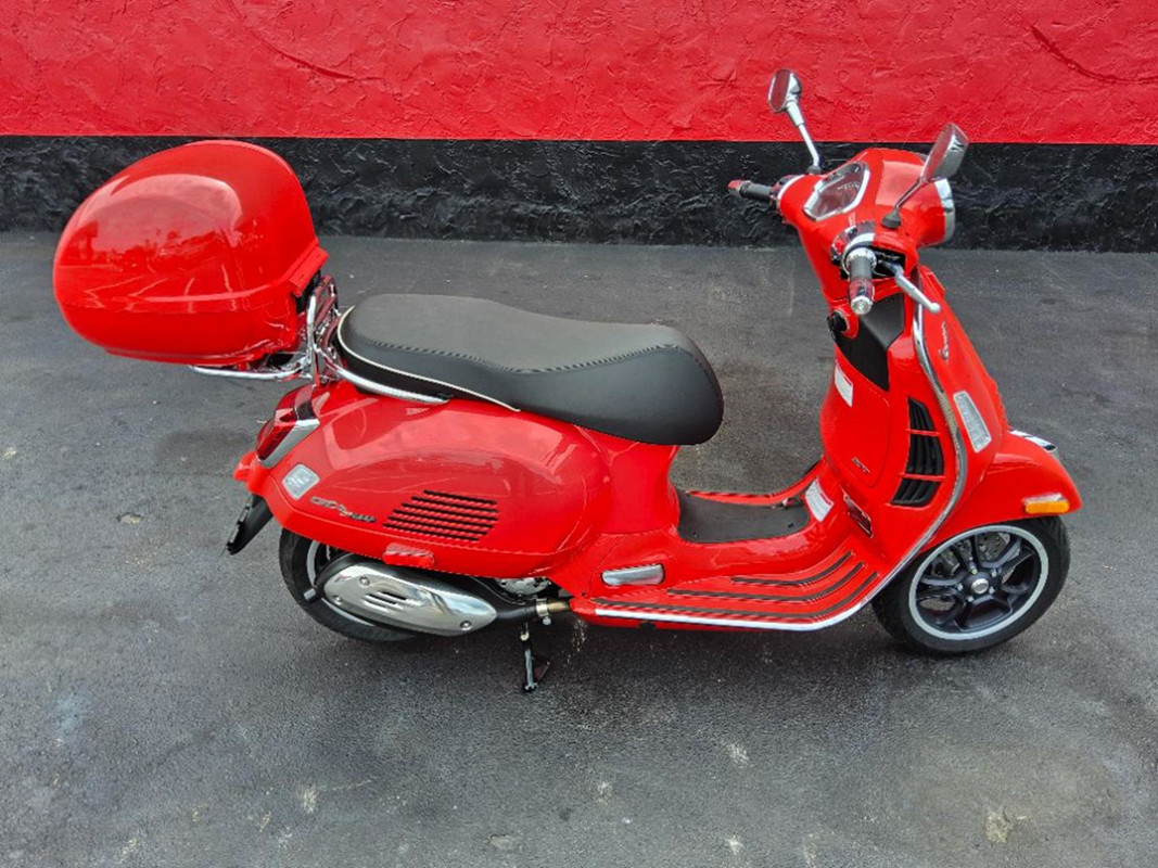 GTS 300 Super Sport