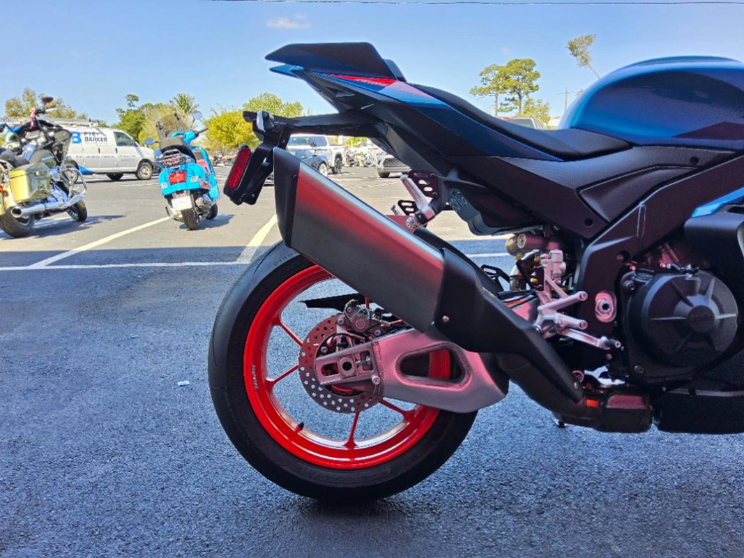RSV4 1100