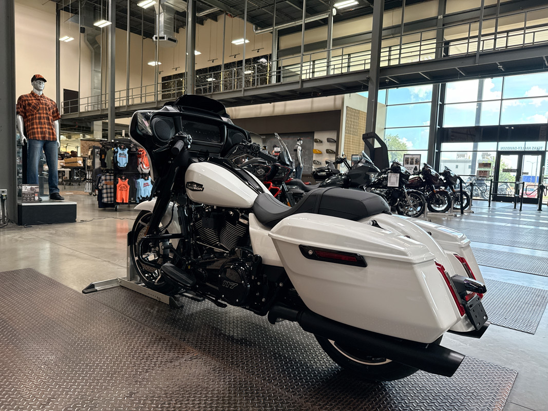 Street Glide®