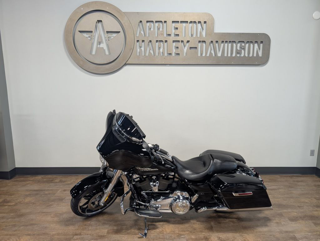 Street Glide®