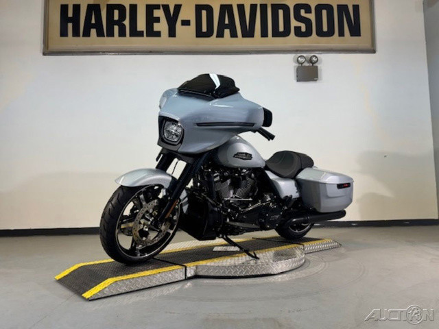 Street Glide®